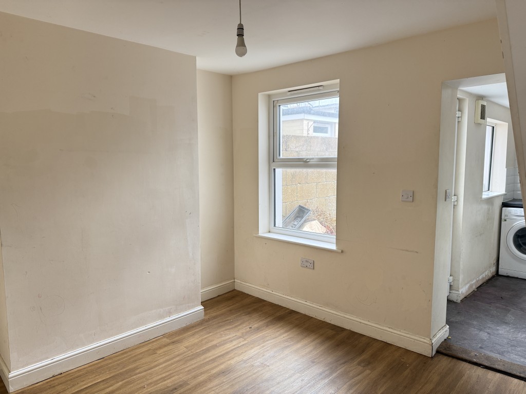 Lot: 125 - FREEHOLD TWO-BEDROOM MID-TERRACE HOUSE FOR IMPROVEMENT - Dining Room